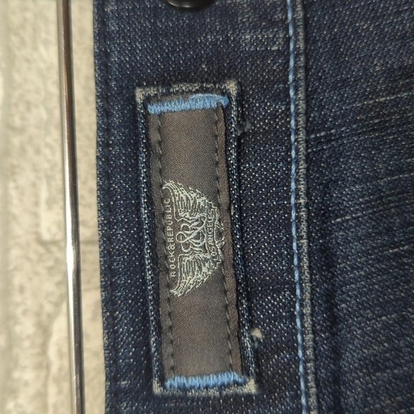 Rock and Republic Dark Wash Low Rise Bootcut Jean Size 28 - Picture 8 of 9